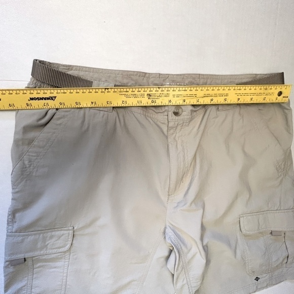 Columbia belted Omni Wick Advanced evaporation unisex tan cargo shorts. Sz-L V3 - Picture 6 of 9